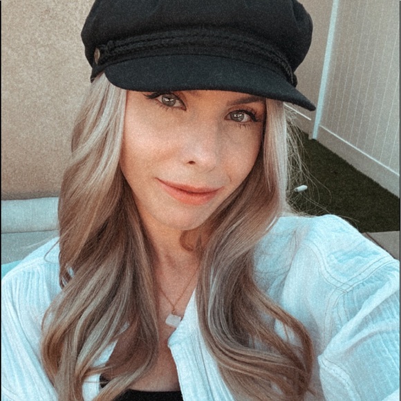 Profile Picture of Coreen Marsh (@coreen214) on Poshmark