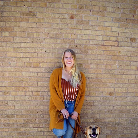 Profile Picture of Lindsey Elsing (@lelsing) on Poshmark