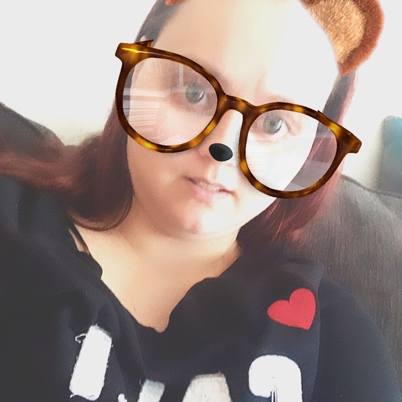 Profile Picture of Domenique Gramolini (@domdomanna) on Poshmark