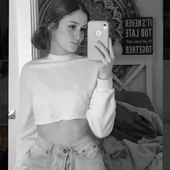 Profile Picture of Natalie Kelly (@nataliekelly052) on Poshmark