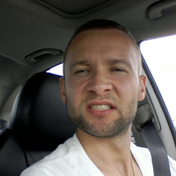 Profile Picture of Mariusz Pawlowski (@maro30) on Poshmark