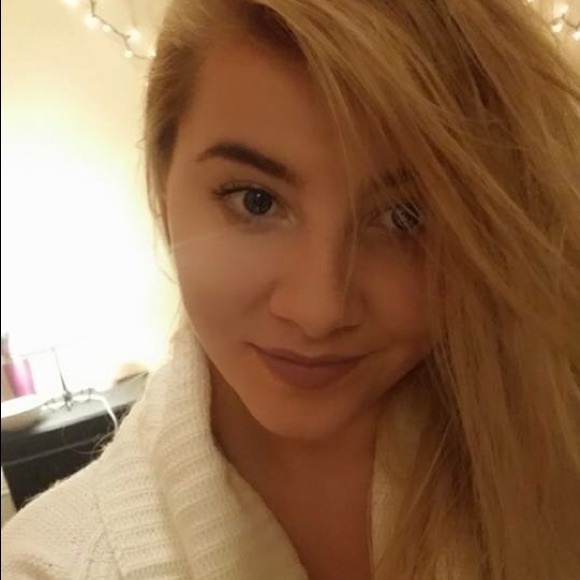 Profile Picture of Simona Petakova (@sue2111) on Poshmark