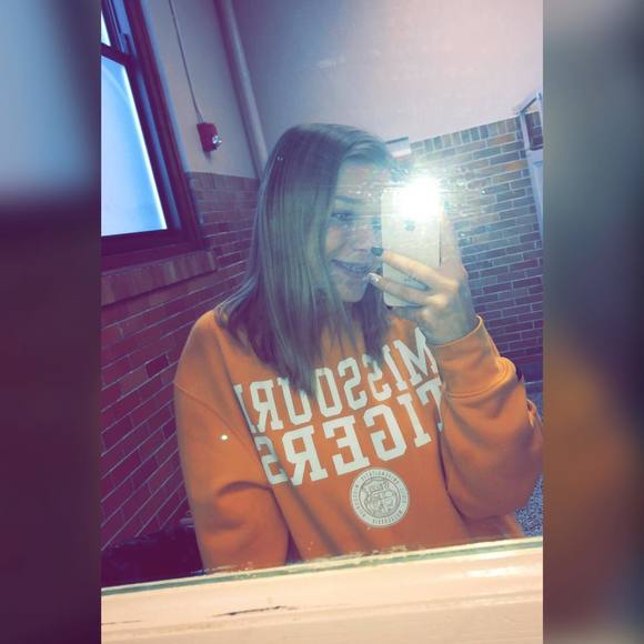 Haley Mihelic - Poshmark Profile Picture of Haley Mihelic (@haleymihelic) on Poshmark