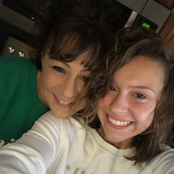 Profile Picture of Cindy Lesneski (@lesnecin) on Poshmark