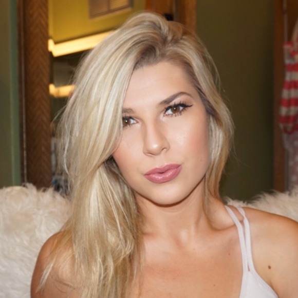 Profile Picture of Alma Sipic (@alma225) on Poshmark