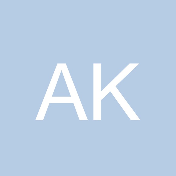 Profile Picture of Amanda Kallenbach (@poshamanda17) on Poshmark