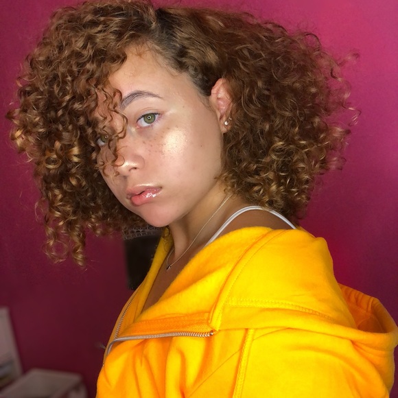 Profile Picture of Christianna Arango (@christianna_a) on Poshmark