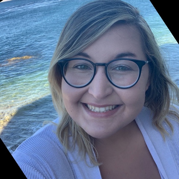 Profile Picture of Marlene Lassen (@marlene1120) on Poshmark