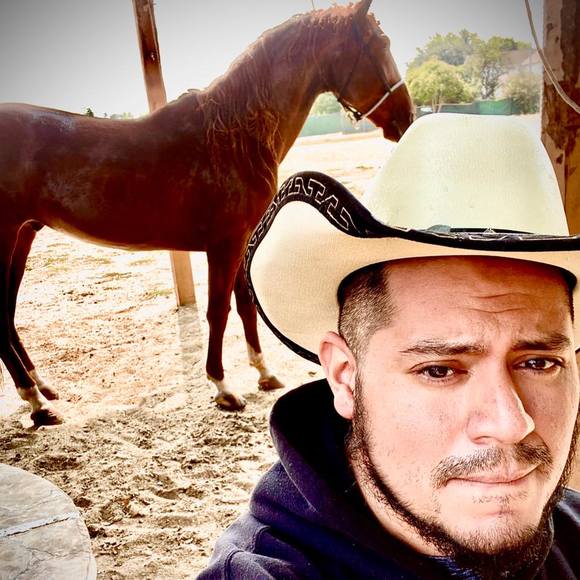 Profile Picture of Joel Barragan (@joelbarragan) on Poshmark