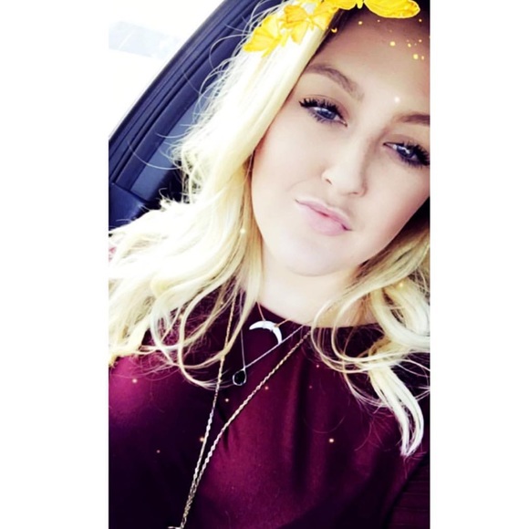 Profile Picture of Darbie Mccloud (@darbssmichellee) on Poshmark