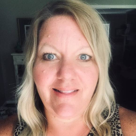 Profile Picture of Allison Vlassis (@alli_v) on Poshmark