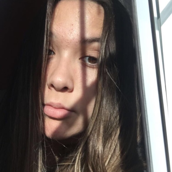 Profile Picture of Sophia Aloe (@sophiaaloe) on Poshmark