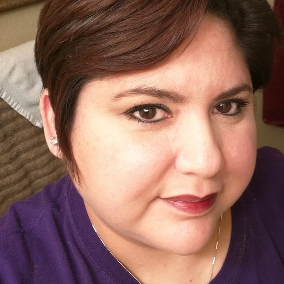 Profile Picture of Denise Pertuit (@denisepertuit) on Poshmark