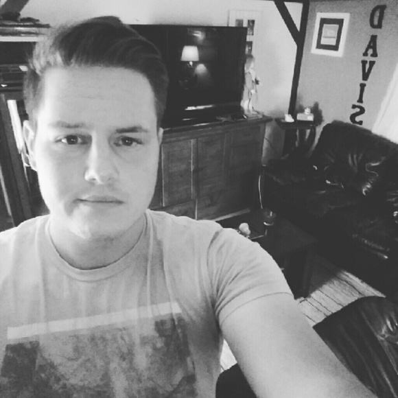 Profile Picture of Sean Drumm (@theirish) on Poshmark