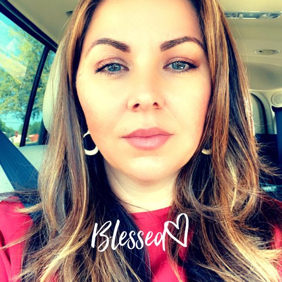 Profile Picture of Heather Carver (@onetosaveu) on Poshmark