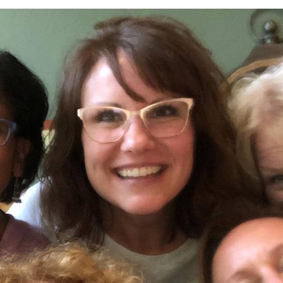 Profile Picture of Jennifer Blaskowski (@jenjakestahl) on Poshmark