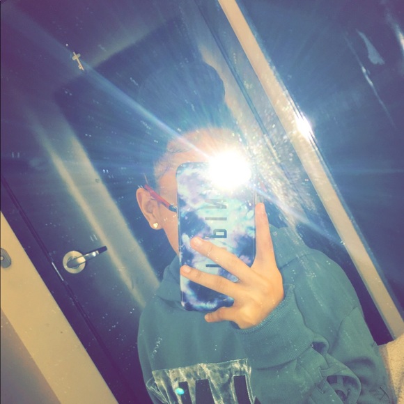 Profile Picture of Amira Galan (@amiragalan17) on Poshmark