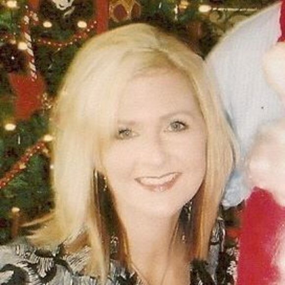 Profile Picture of Cindy Hefner (@hefsgirl) on Poshmark
