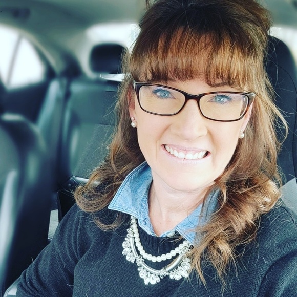 Profile Picture of Angela Holcomb (@asloane3) on Poshmark