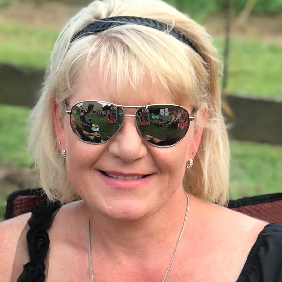 Profile Picture of Cindy Lammens (@clam11) on Poshmark