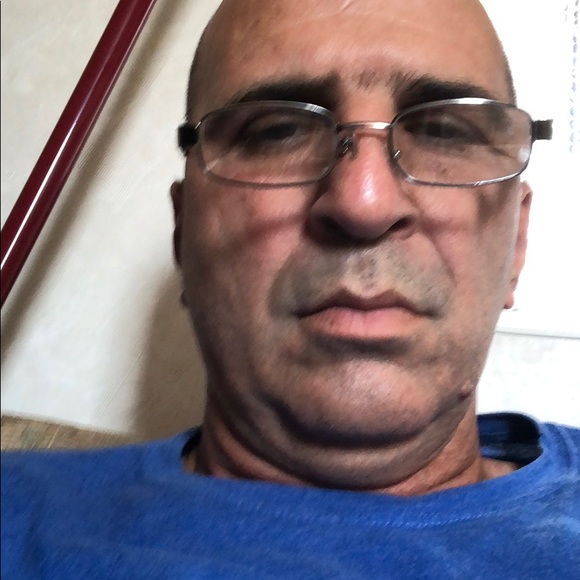 Profile Picture of Rene Padron (@rewal823) on Poshmark