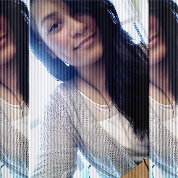 Profile Picture of Lorelei Watson (@loreleizanovia) on Poshmark