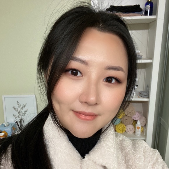 Profile Picture of Heidi Kim (@heidikimm) on Poshmark