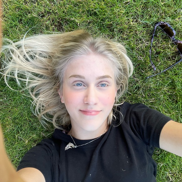 Profile Picture of Haley Ferris (@loserferris) on Poshmark