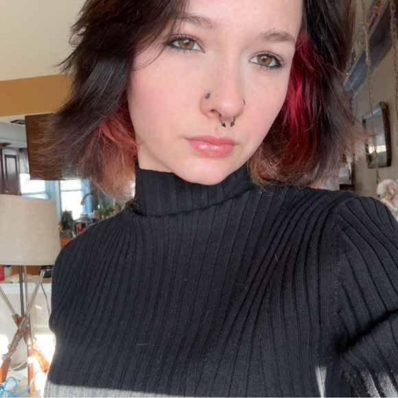 Profile Picture of September Wanket (@septemver_w) on Poshmark