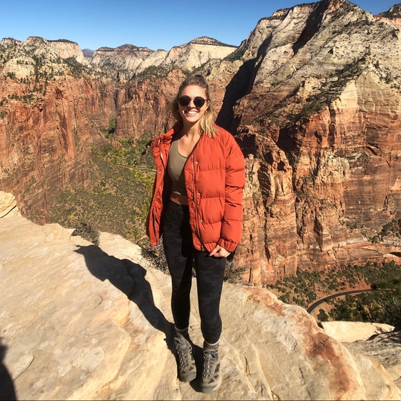 Profile Picture of Hailee Larsen (@hailars) on Poshmark