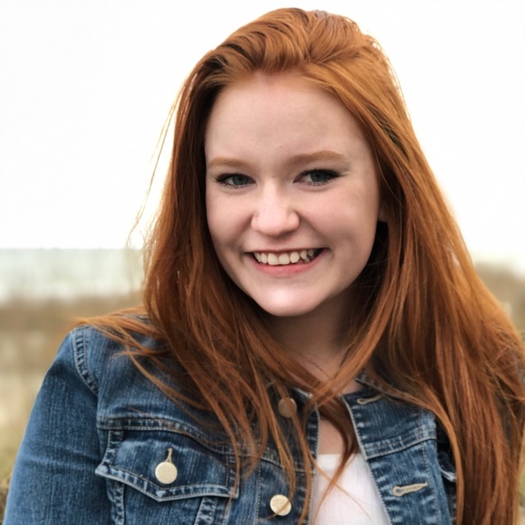 Profile Picture of Natalie Renning (@natzrenning) on Poshmark