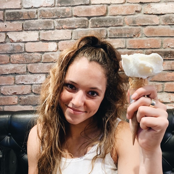 Profile Picture of Cameron Sjoquist (@cameronsjoquist) on Poshmark