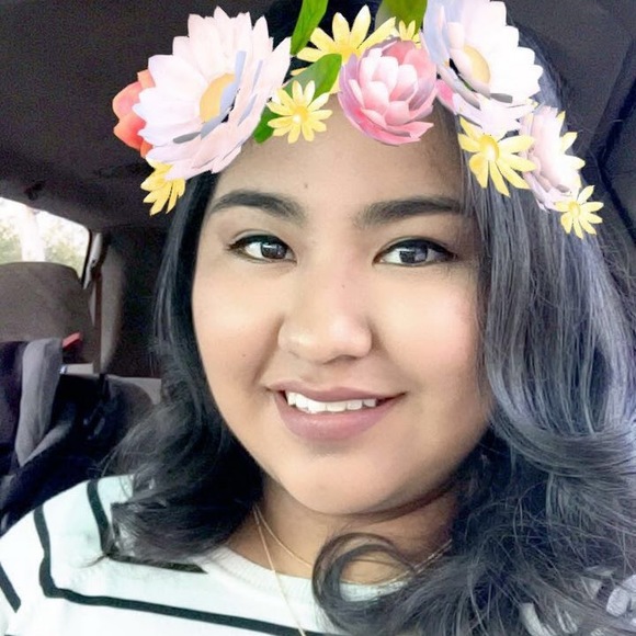 Profile Picture of Lilliana Ambrosio (@l_ambrosio) on Poshmark