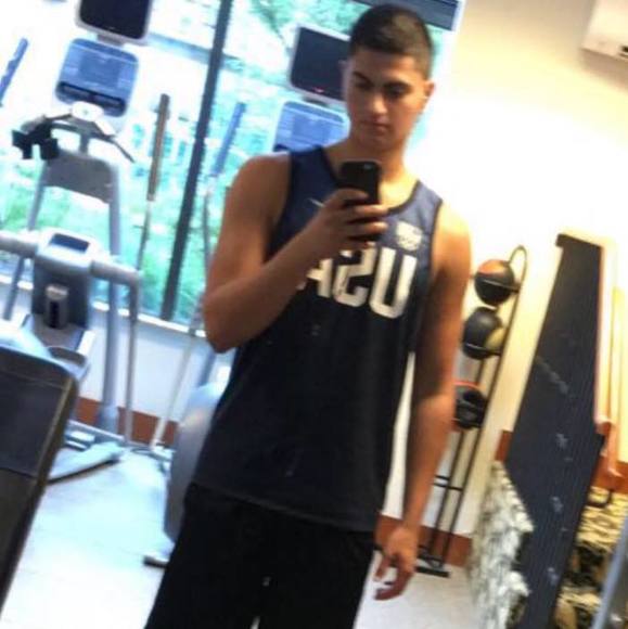 Profile Picture of Ross Gothelf (@rgothelf) on Poshmark