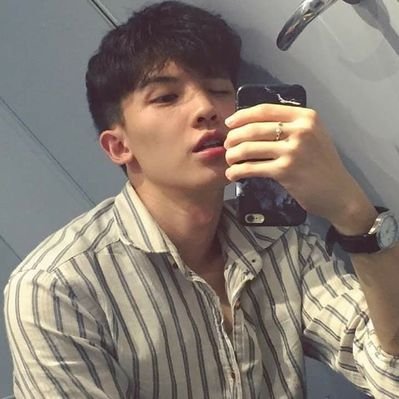 Profile Picture of Quang Trần (@HLee63137938) on Twitter