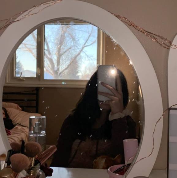 Profile Picture of Autumn-jewels Dochstader (@ajdoch) on Poshmark