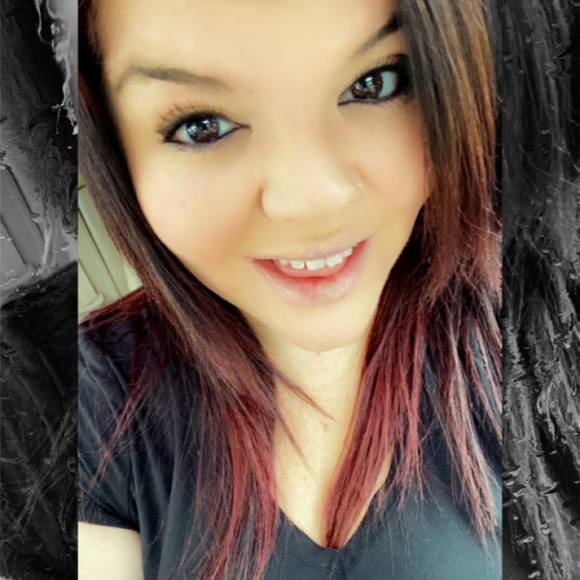 Profile Picture of Jamie Swift (@jamielyn061186) on Poshmark