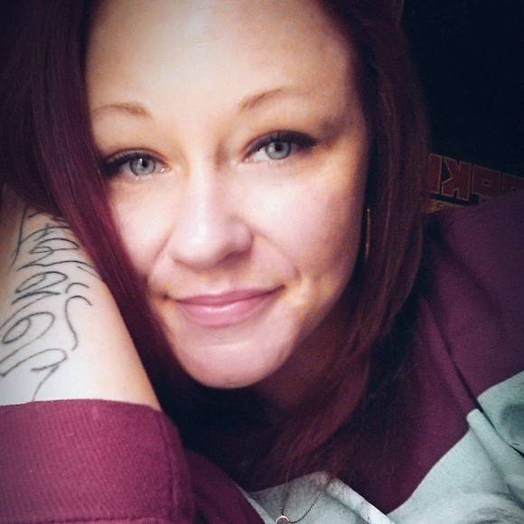 Profile Picture of Nikki Steadman (@lilred84) on Poshmark