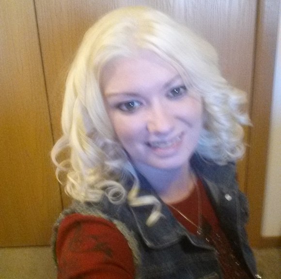 Profile Picture of Nicky Maves (@nmaves1) on Poshmark