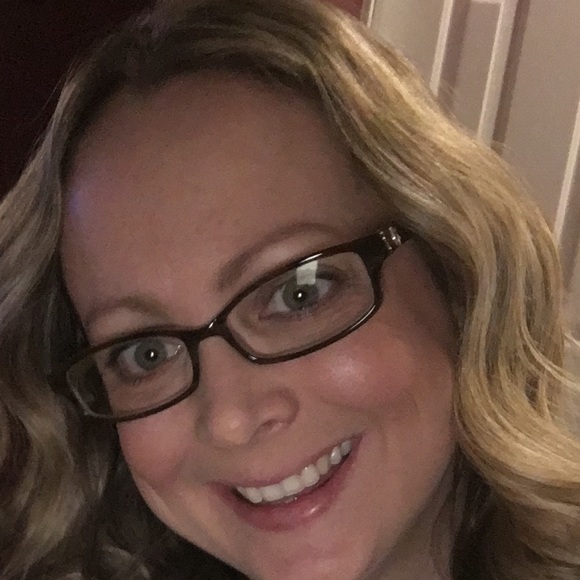 Profile Picture of Amy Loudermilk (@ald03a) on Poshmark