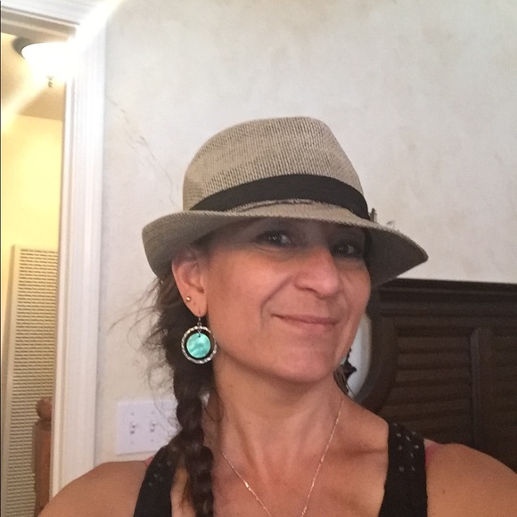 Profile Picture of Christina Cunha (@cmc326) on Poshmark