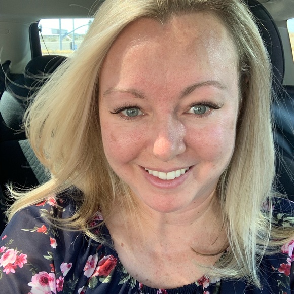 Profile Picture of Loralee Giudice (@loralee101) on Poshmark