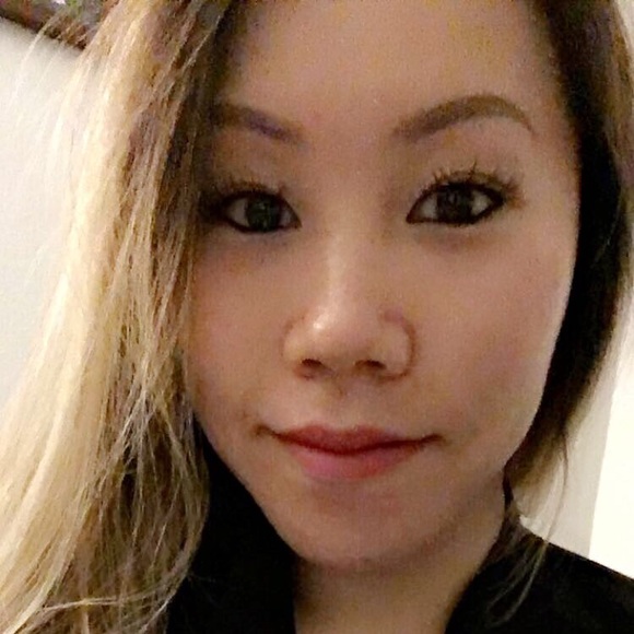 Profile Picture of Janet Yee (@jyeezie) on Poshmark