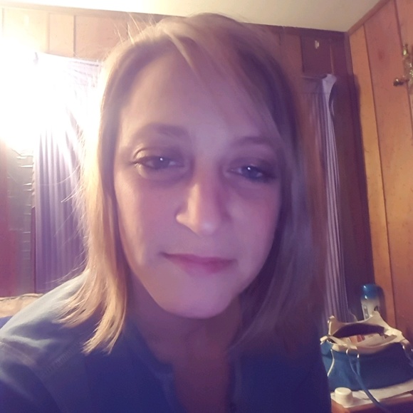 Profile Picture of Jamie Carvey (@jamiecarvey) on Poshmark