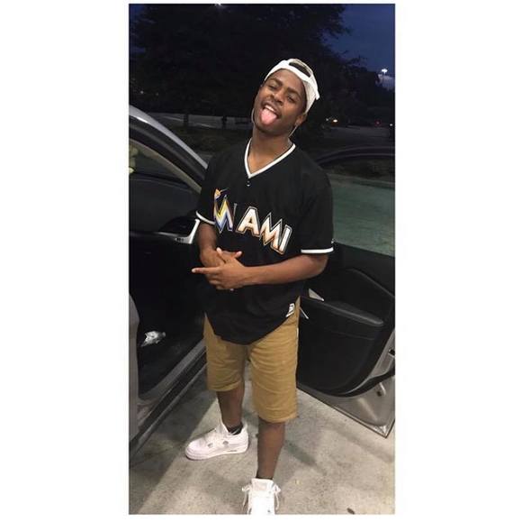 Profile Picture of Quentin Perry (@qrockperry21) on Poshmark