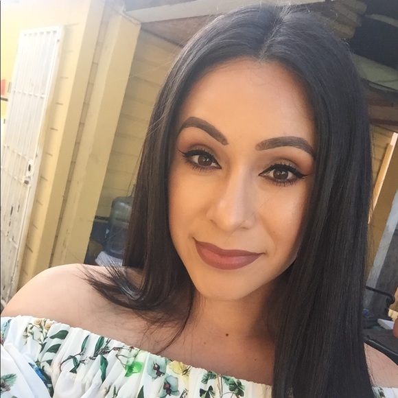 Profile Photo of Araceli Espinoza (@aracelie85) on Poshmark