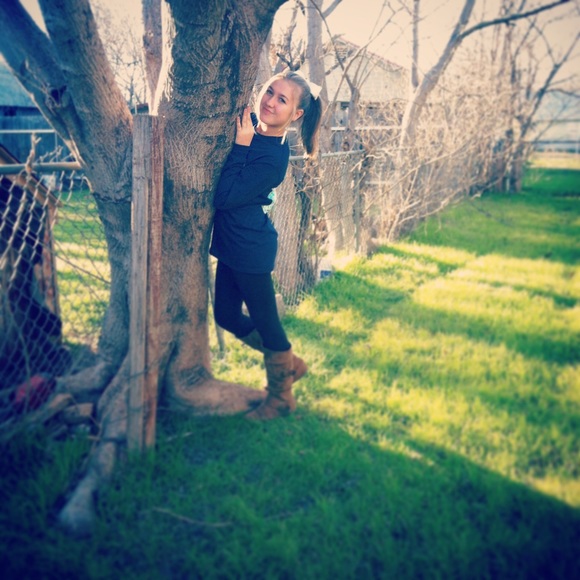 Profile Picture of Crystal Graves (@crystal_1728) on Poshmark