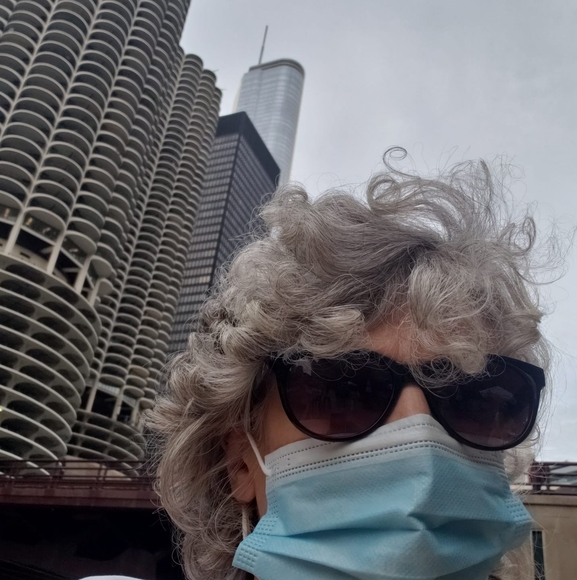 Profile Picture of Kim Vallone (@logolips) on Poshmark