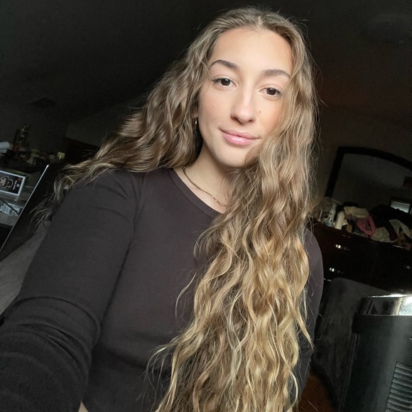 Profile Picture of Felicia Jimenez (@felicia_jimenez) on Poshmark