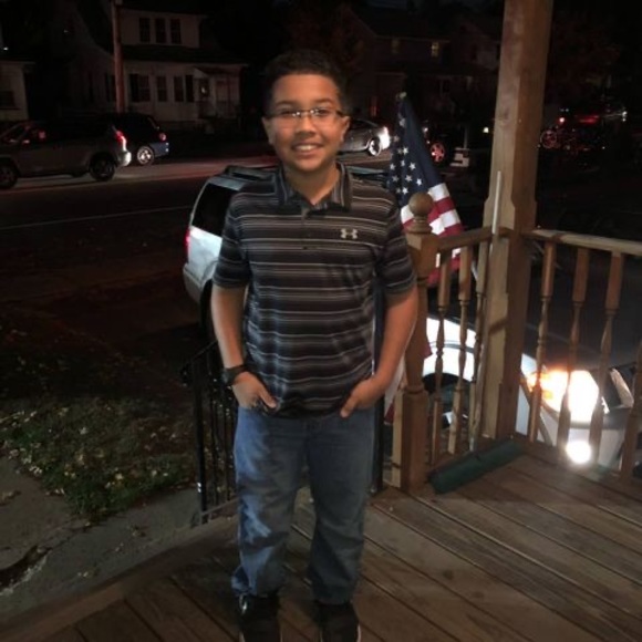 Desmond Condit - Poshmark Profile Picture of Desmond Condit (@desmondcondit) on Poshmark